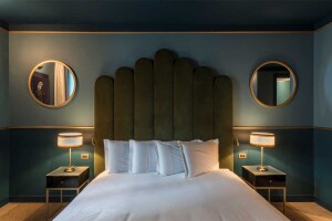 <strong>CLERICI BOUTIQUE HOTEL- LE CAMERE<span><b>in</b>Commerciali </strong><i>→</i>